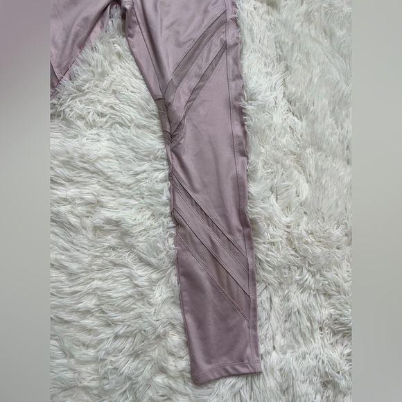 Forever 21 Mauve Mesh Cut Out Athletic Leggings Size XS - Picture 3 of 13